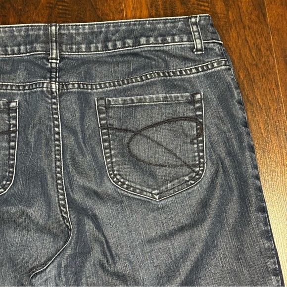 Chico's Platinum Denim Blue High Rise Flare Jeans 2.5 (14) EUC - Picture 11 of 11